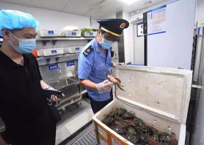 “胖哥俩”被曝卖隔夜死蟹 市场监管部门立案调查(图6)