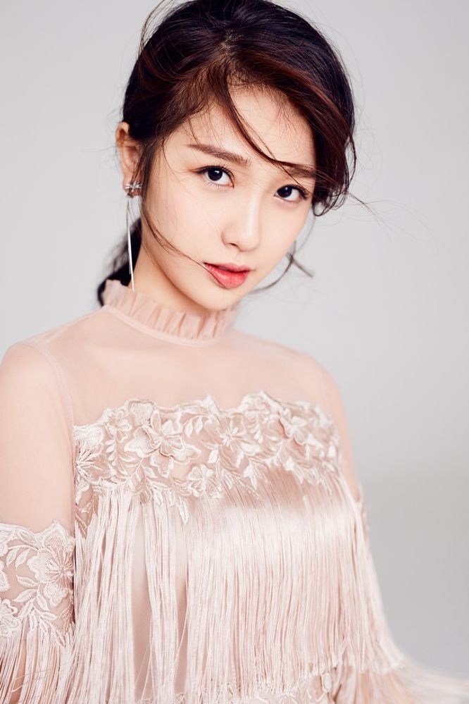 虞书欣时尚杂志好美!"又纯又欲"惹人爱,五官精致如同洋娃娃 __凤凰网