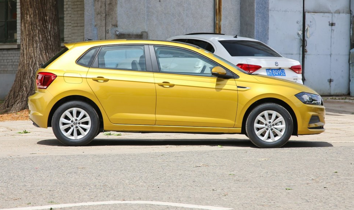 经典两厢小车变青春精致又科幻年轻人开也合适