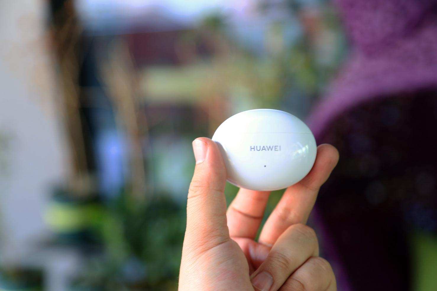 年轻人tws耳机!华为freebuds 4i主动降噪音质纯净