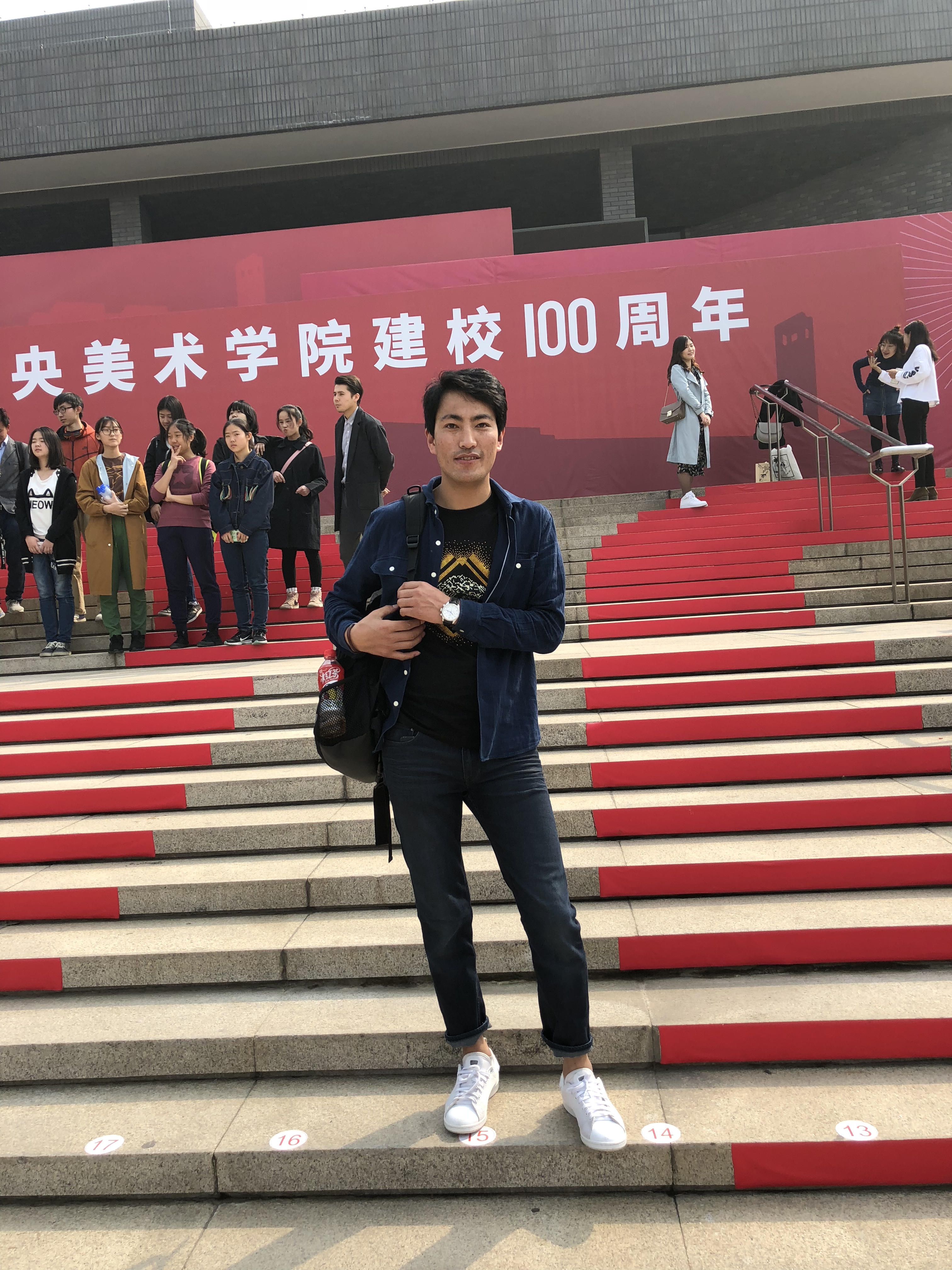 2018年毕业于中央美术学院中国画系,并获得高级美术大师证书.