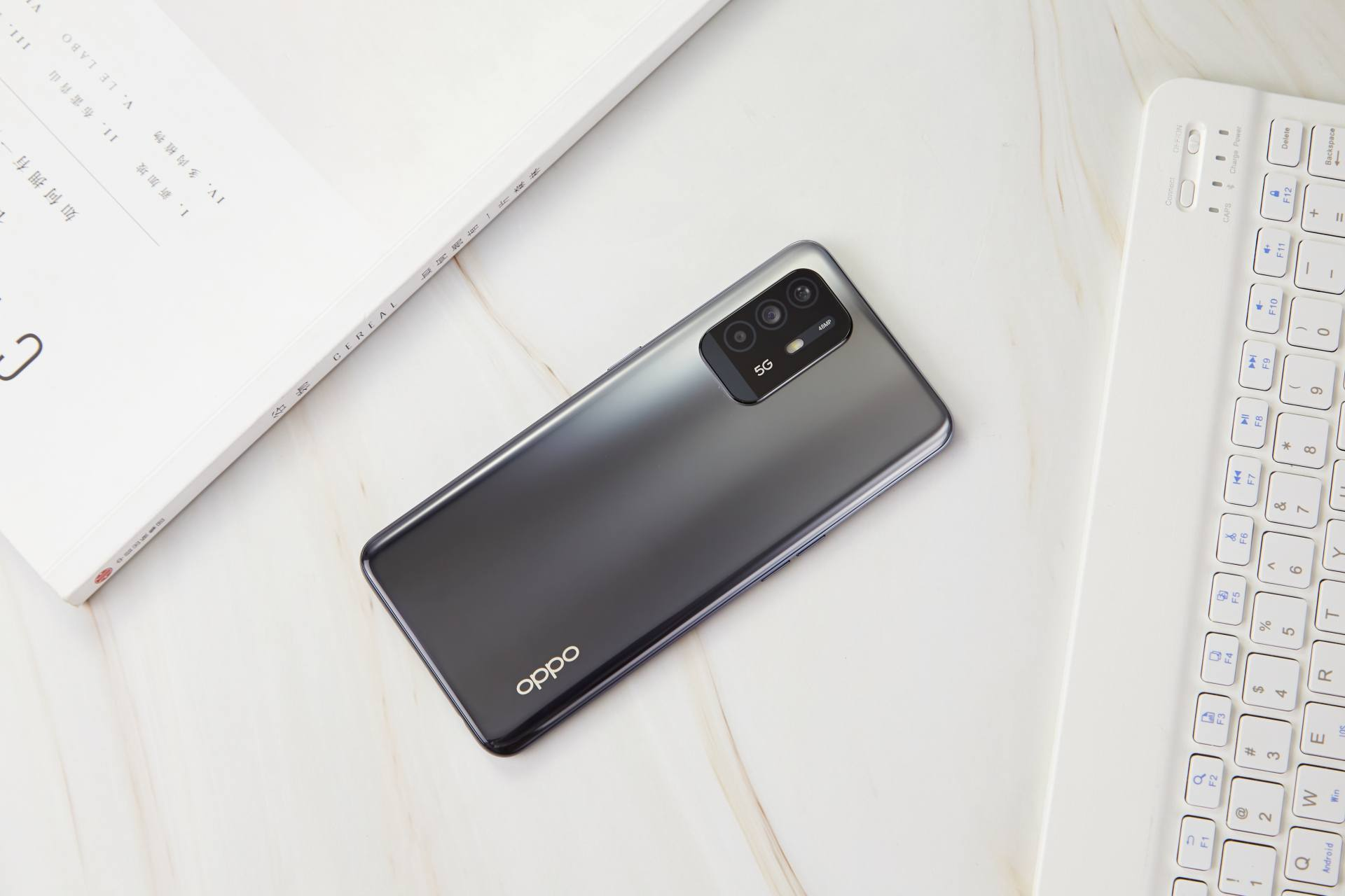 oppo a95搭载的是一块4310mah容量的电池,这容量即使与如今旗舰机型