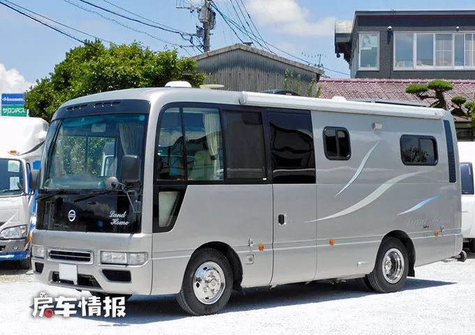 因为日本国土面积比较小,所以日本的主流房车一般还是趋向于床车的
