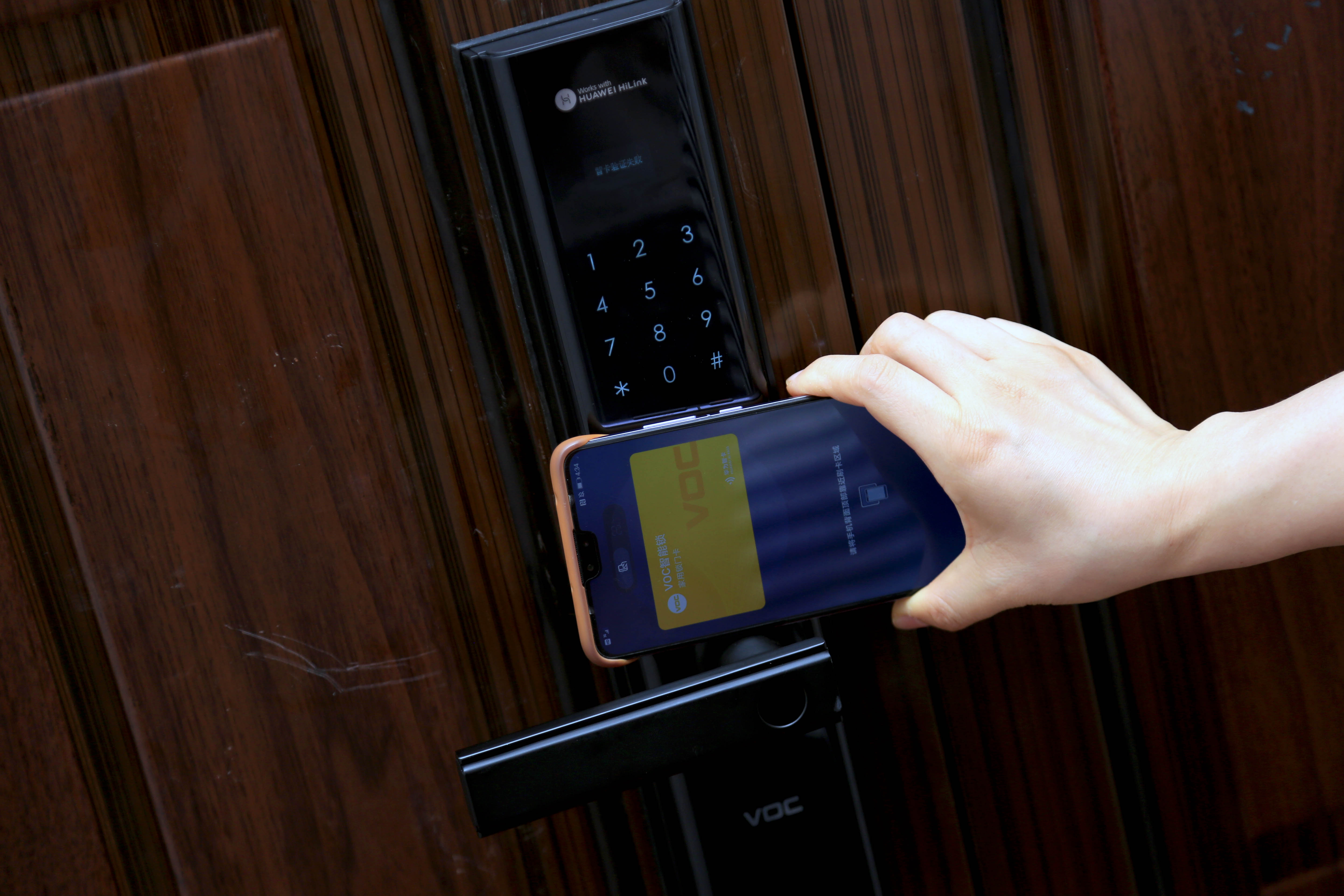 入手华为智选voc智能门锁s后,终于享受到不带钥匙开门的快乐