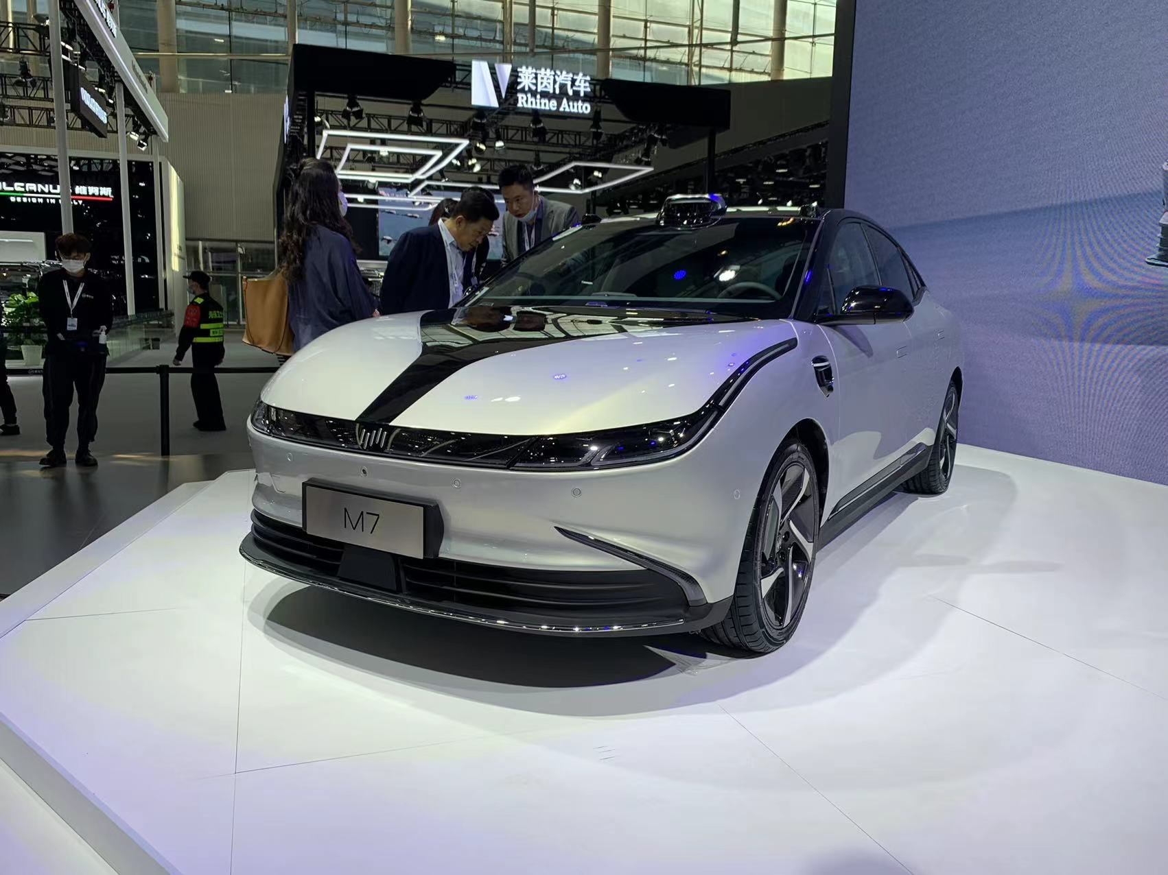 作为威马汽车首款轿车产品,m7定位为中大型智能纯电轿车,整车采用"