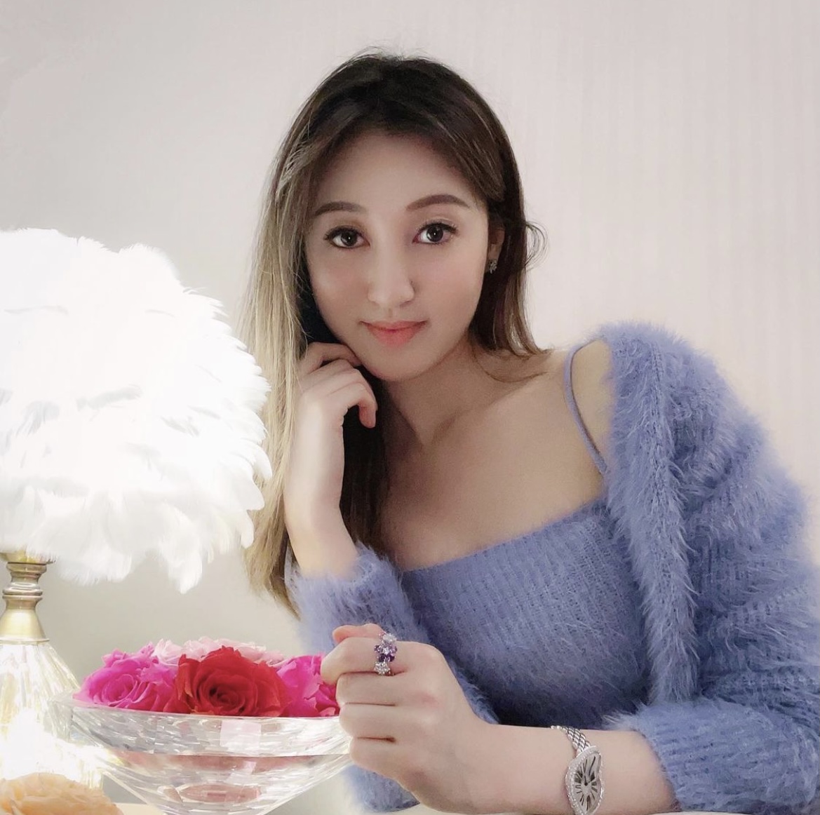 何艳娟离职tvb无心再复出,投资买画生活富贵,29岁已是人生赢家__凤凰