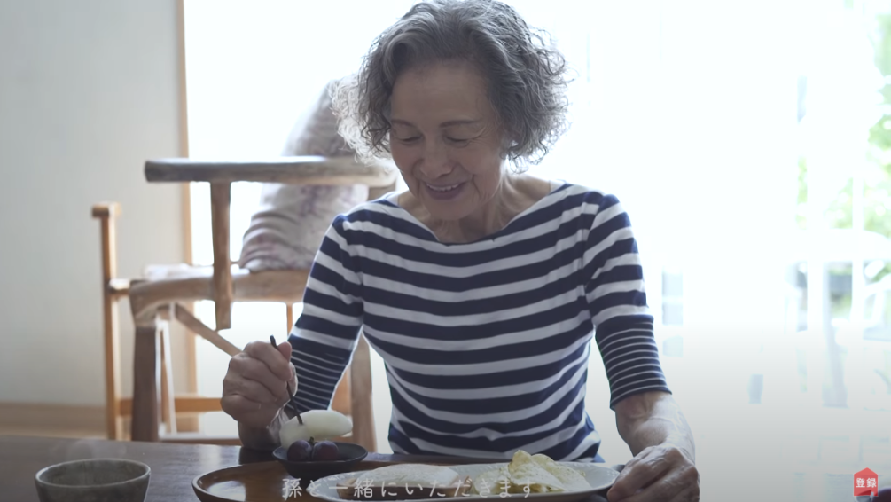 日本74岁家庭主妇生活曝光,5点起床做饭,与老公分床睡,却被人羡慕