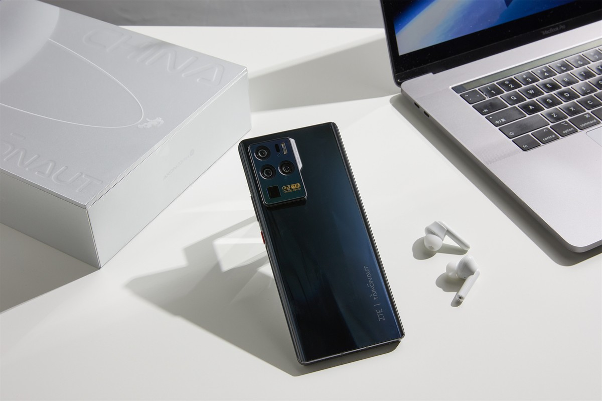 致敬航天精神,中兴axon30 ultra航天版,匠心呈现__凤凰网