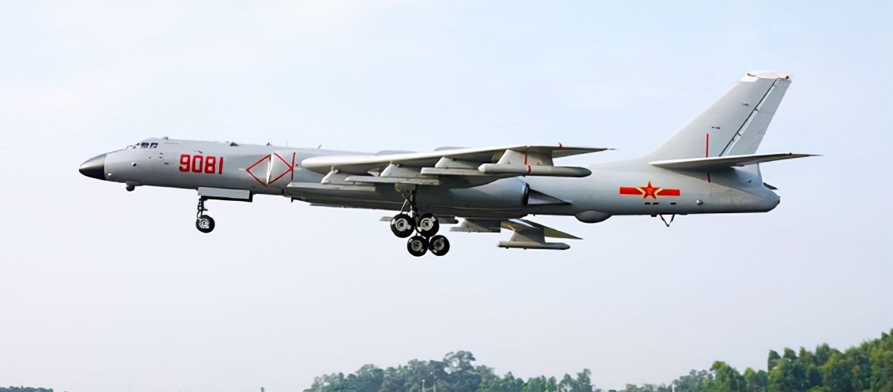 人民海军海航部队装备的轰-6j远程轰炸机起飞一瞬(图片来源于:网) )