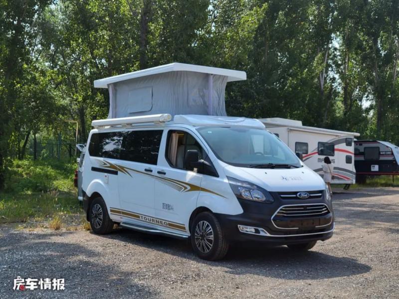 適合小夫妻的福特房車能進2米2地庫雙層設計有航空座椅和大床