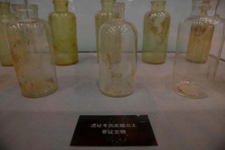 这是在侵华日军第七三一部队罪证陈列馆中展出的731部队罪证文物（7月8日摄） （新华社记者 张涛 摄）