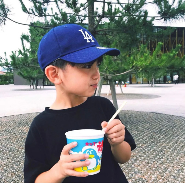 这不会……是之前那个大眼萌娃ayato的双胞胎兄弟吧?