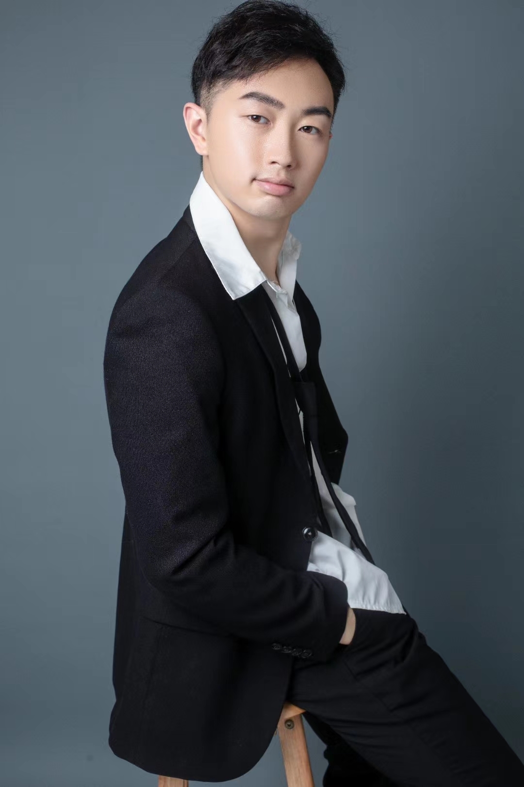 恰风华正茂,读万卷书,行万里路,新一代青年学者——王启明__凤凰网