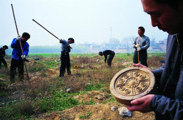 “盗墓神器”洛阳铲风靡百年竟遭淘汰?探针定位成考古“新武器”