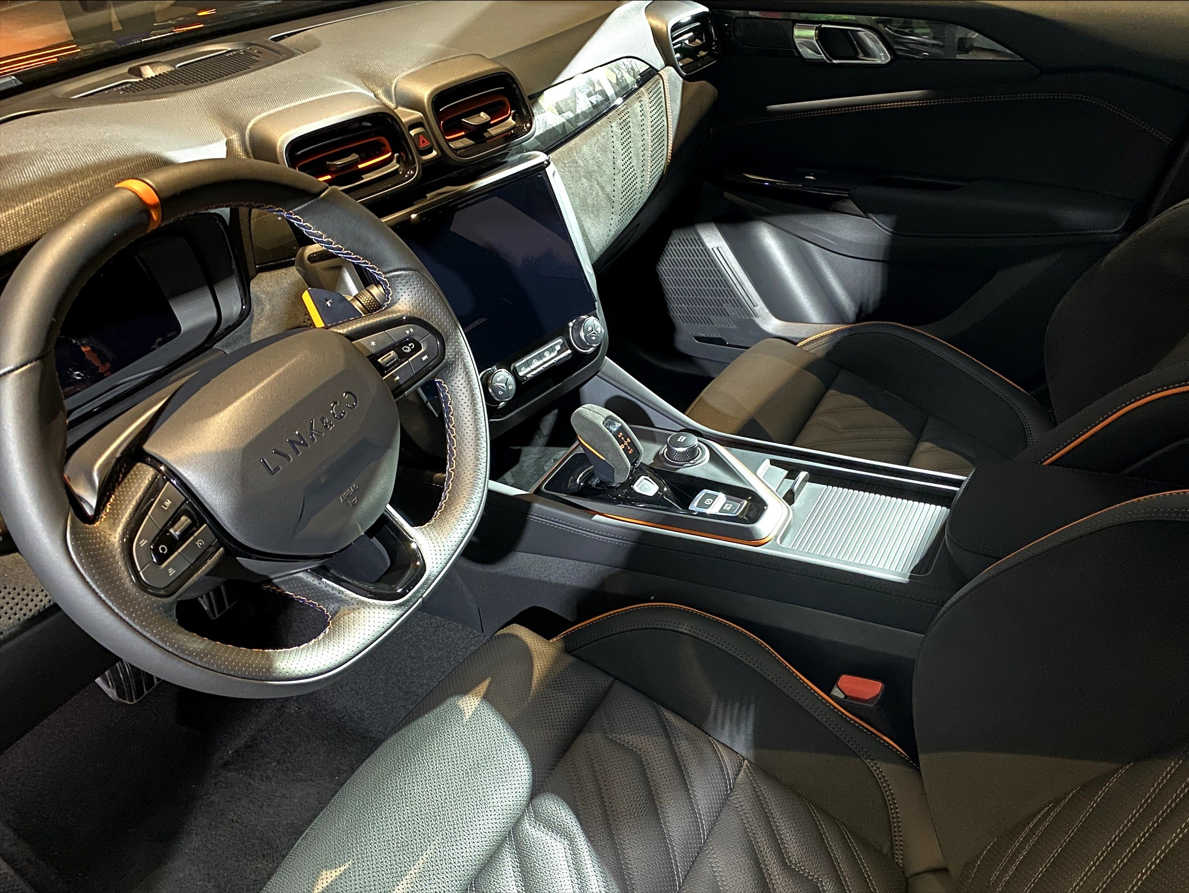 领克02hatchback "硬钢"高尔夫!