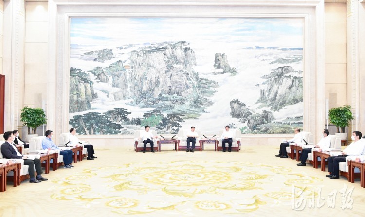 【凤凰网】中国国际跨国公司促进会会长郑万通带领跨国公司代表团与河北省领导座谈 【凤凰网】中国国际跨国公司促进会会长郑万通带领跨国公司代表团与河北省领导座谈