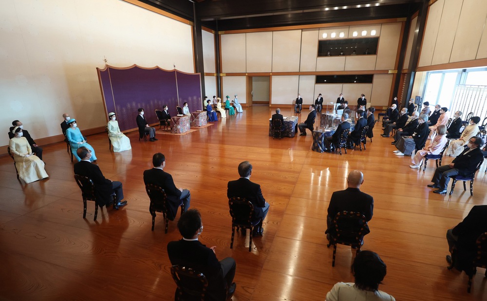 当地时间2021年3月26日,日本东京,日本德仁天皇夫妇以及王室成员出席新年读诗会。据悉,原先的新年读诗会通常在1月份举行,今年的新年读诗会因疫情延期至3月举行。