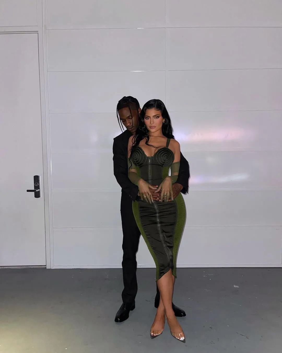 travis scott 和 kylie 虽然被大家都视为一对情侣,并且共同养育了一