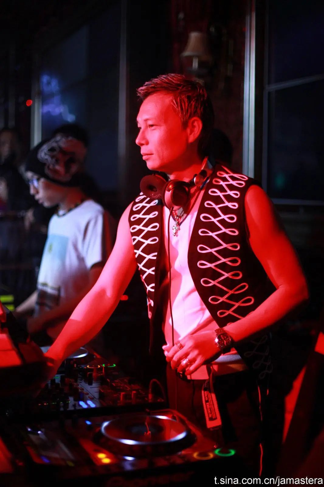 a (杨振龙 / alex baboo) 首位华人进入2010年dj mag百大dj选举世界