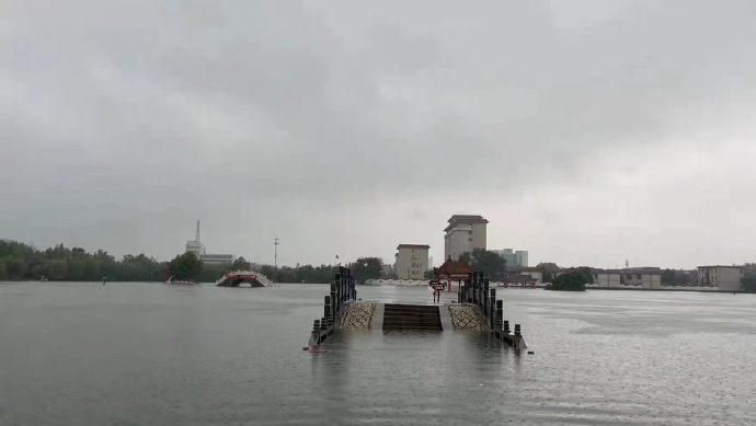 河南卫辉暴雨图片