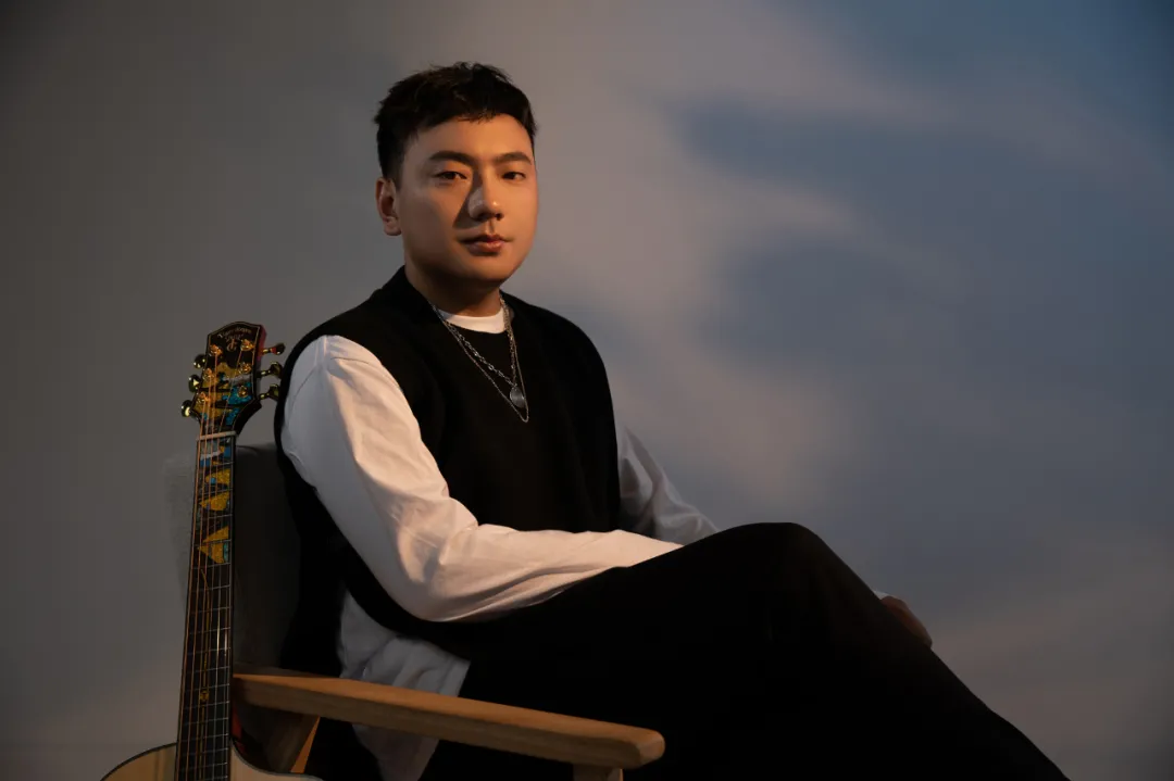 海来阿木受邀为华为重庆智能工程学院创作校歌,吟唱如诗岁月__凤凰网