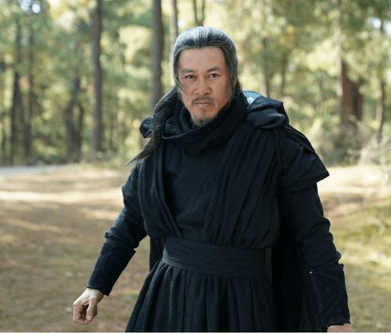 《木府风云》等作品成名的实力派演员孙玮一人分饰两角--萧远山和段