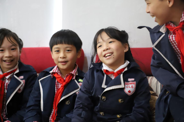 十年前广州八胞胎,性格截然不同,已是四年级学生了