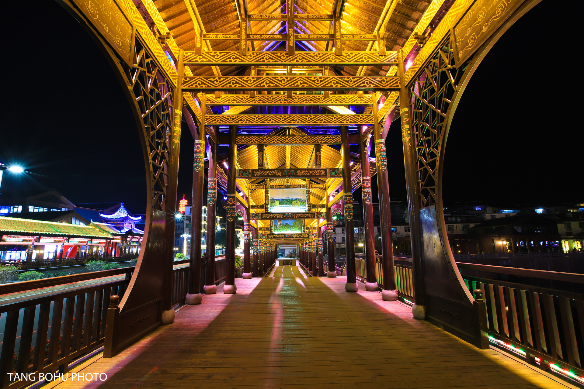 全南解放桥夜景美不胜收,承载着全南人回忆,绚丽身姿刷爆朋友圈