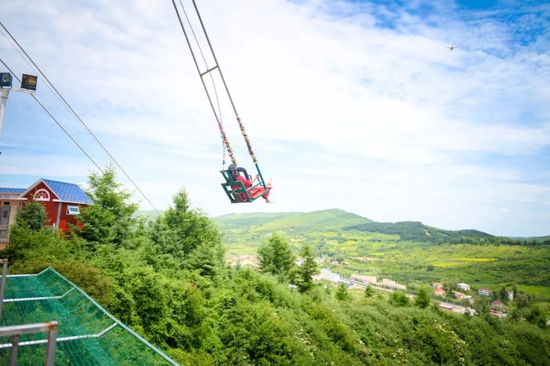 风靡全球的高空秋千真有那么刺激么?来甘肃法台山一探究竟吧