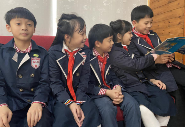 十年前广州八胞胎,性格截然不同,已是四年级学生了