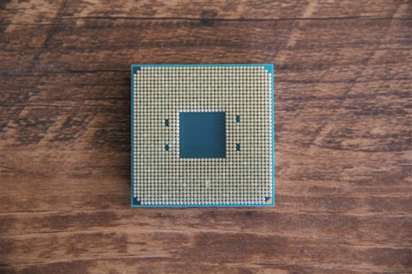 AMD Zen4 AM5接口首次公开:1718个触点、抛弃DDR4