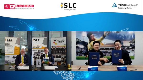 从左至右: SLC管理咨询董事长马致中教授、执行董事马德亚,共鸣体育咨询合伙人梁嘉华,TUV莱茵大中华区管理体系服务高级经理吴克俭