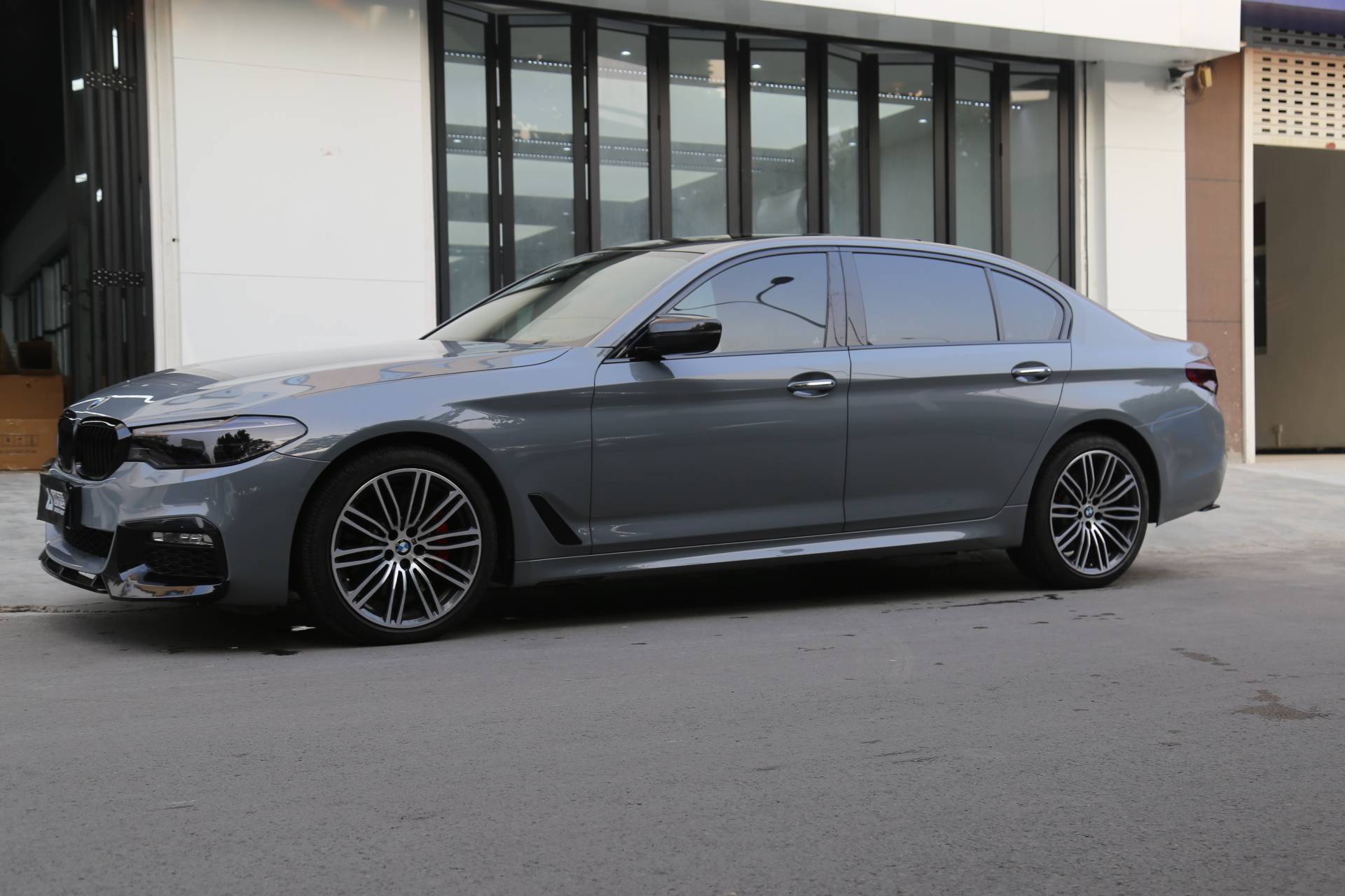 传承经典 | 宝马五系全车改色贴膜高亮纳多灰