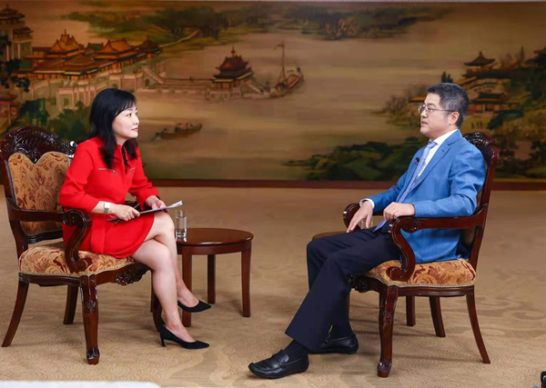 观察者网“中国论坛”执委韩桦专访乐玉成副部长现场 中国论坛摄