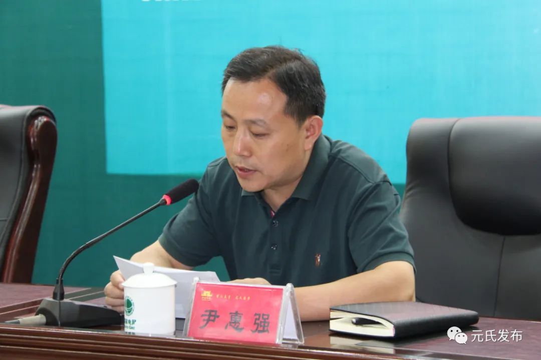 刚刚,那个让群众"滚"的政法委书记,被免职了