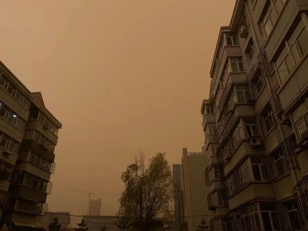 紧急预警！局地强沙尘暴！沙尘持续……网友刚刚拍到，天津“实景大片”！