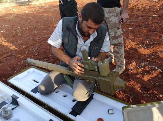 图为叙利亚反对派装备的fn-6单兵防空导弹