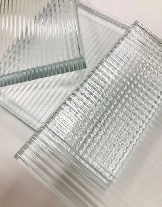 普通玻璃具有透光,隔声等性能,它的通透率没那么高,强度和稳定性也