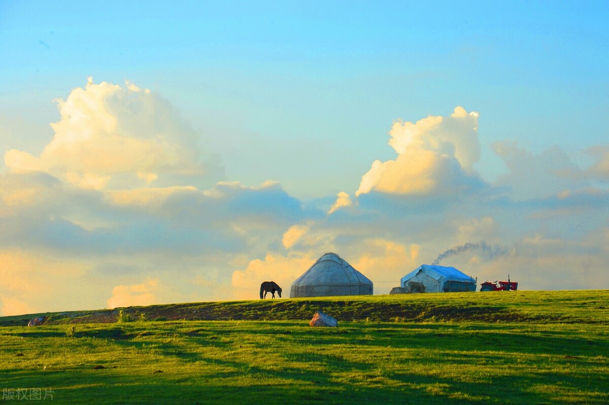 但生活在琼库什台的哈萨克族,有别于我们的印象,他们大多居住在木建筑