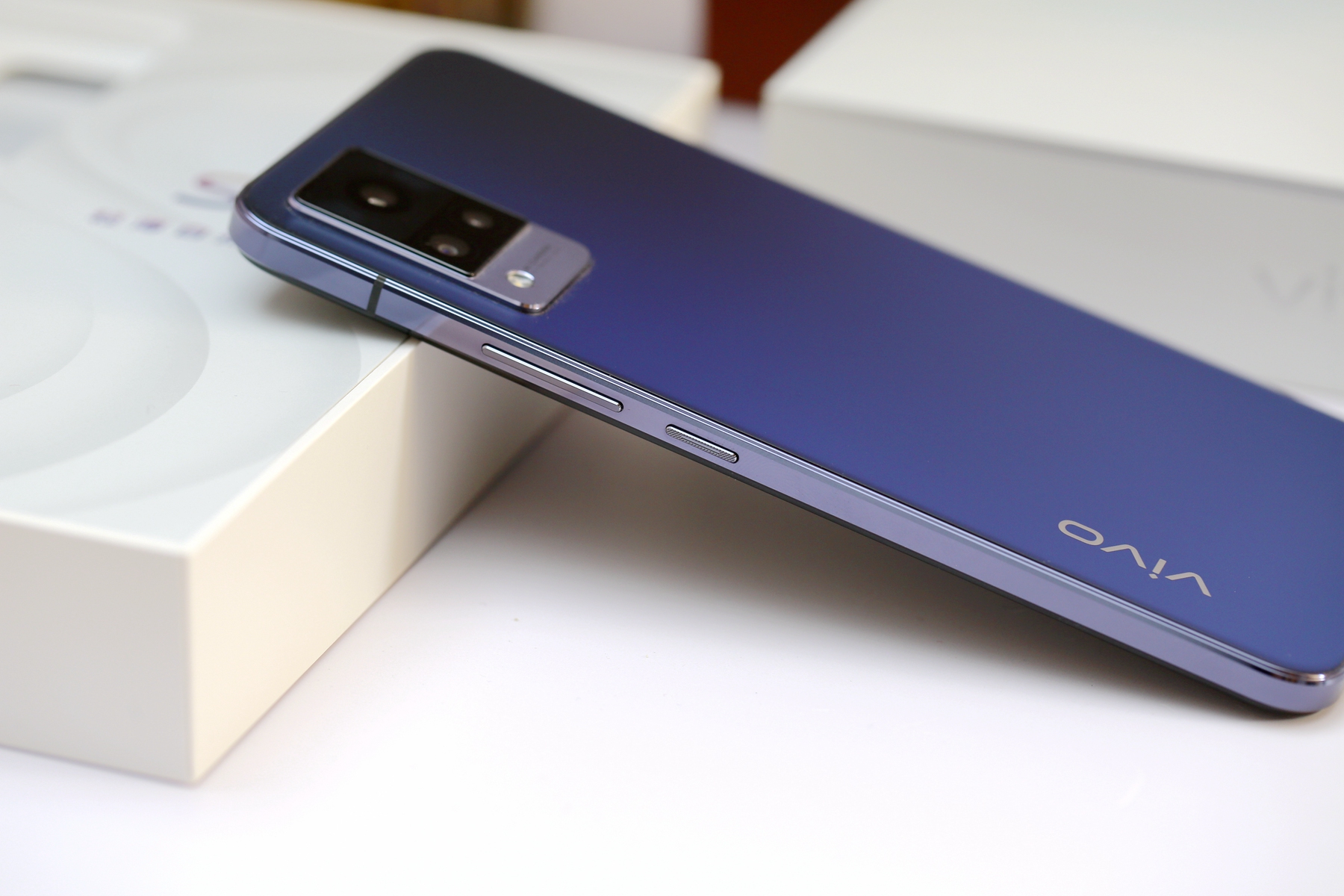 vivo s9 自拍升级,7.43mm轻薄,天玑1100处理器首发