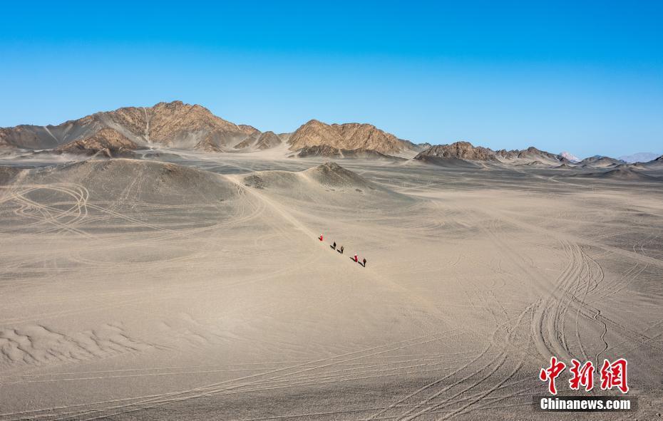 2021年9月10日拍摄的青海茫崖市黑独山雅丹地貌。 中新社发 陈先林 摄 图片来源:CNSPHOTO