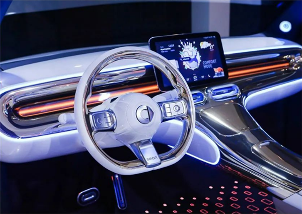 模仿特斯拉取消仪表盘 smart精灵#1量产版内饰首曝:中国造、销全球