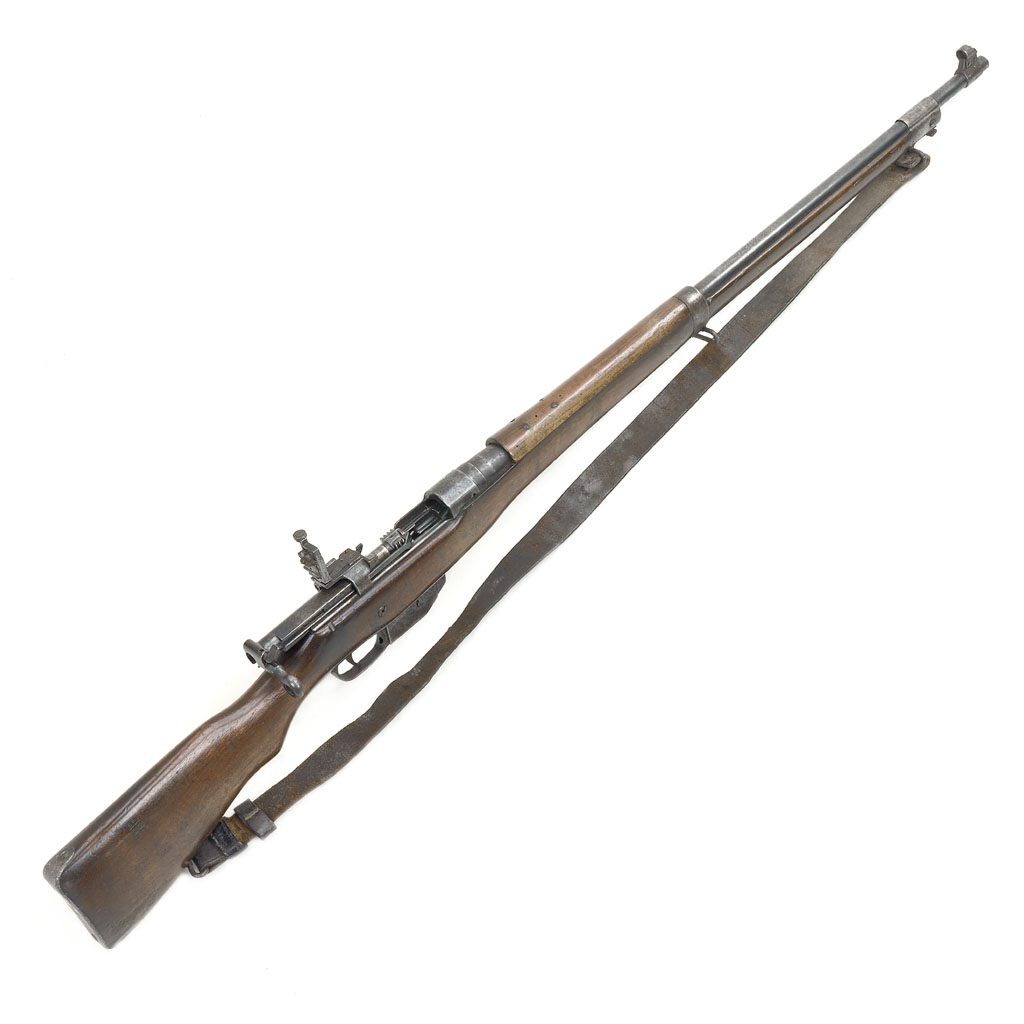 罗斯步枪本身是加拿大军队的制式步枪,原本作为英国小弟,应该是使用李