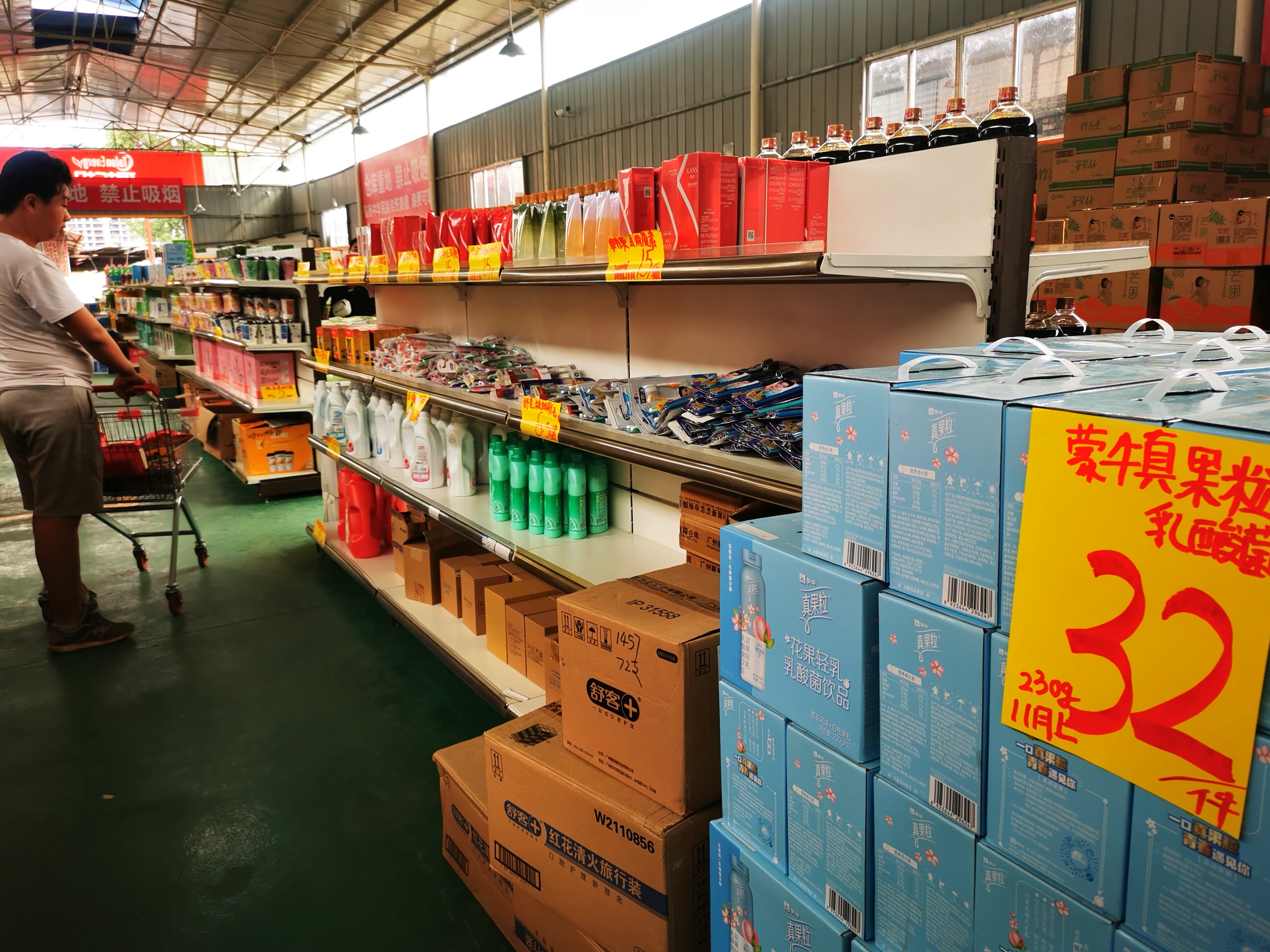 打卡广元临期食品折扣仓,年轻人都爱去这里,为什么吗?