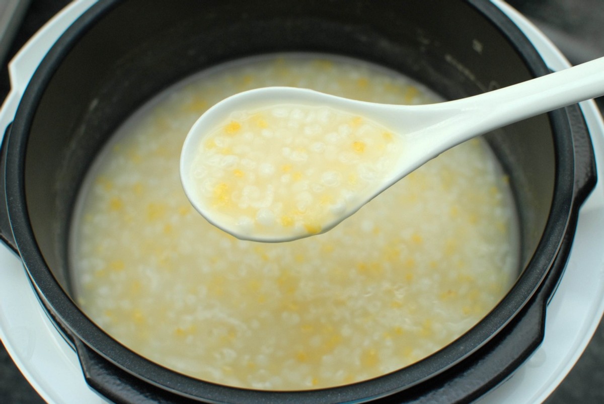 萝卜牛腩一款家常菜,要煮得牛腩软烂可口必须得电压力锅上,切好的配料