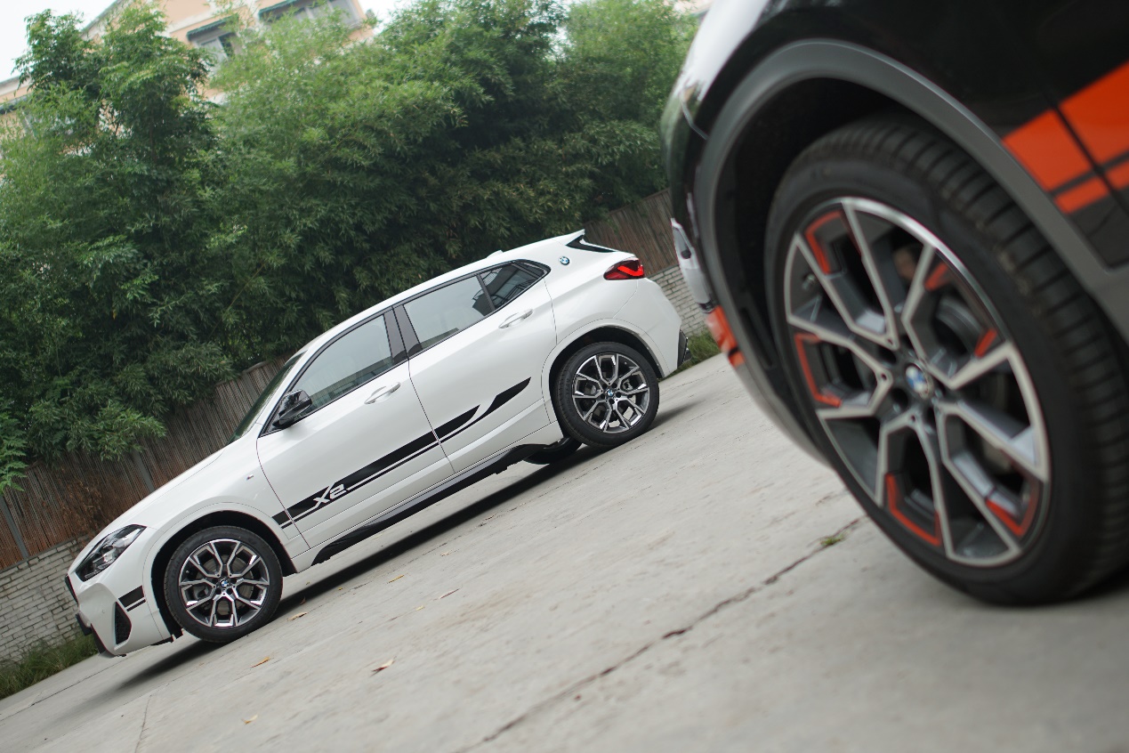 车身拉花,一直是性能车的一个图腾,像宝马m-power,奔驰amg,奥迪rs这