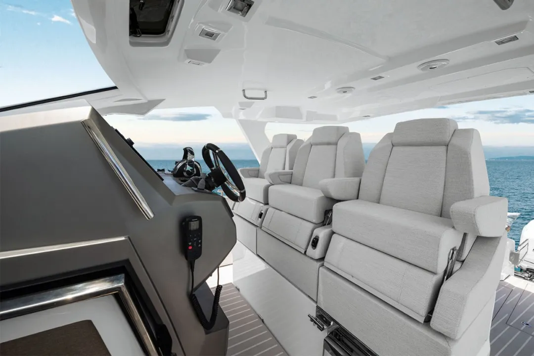 近13米长,意大利azimut verve 40游艇,一场优雅与运动的较量