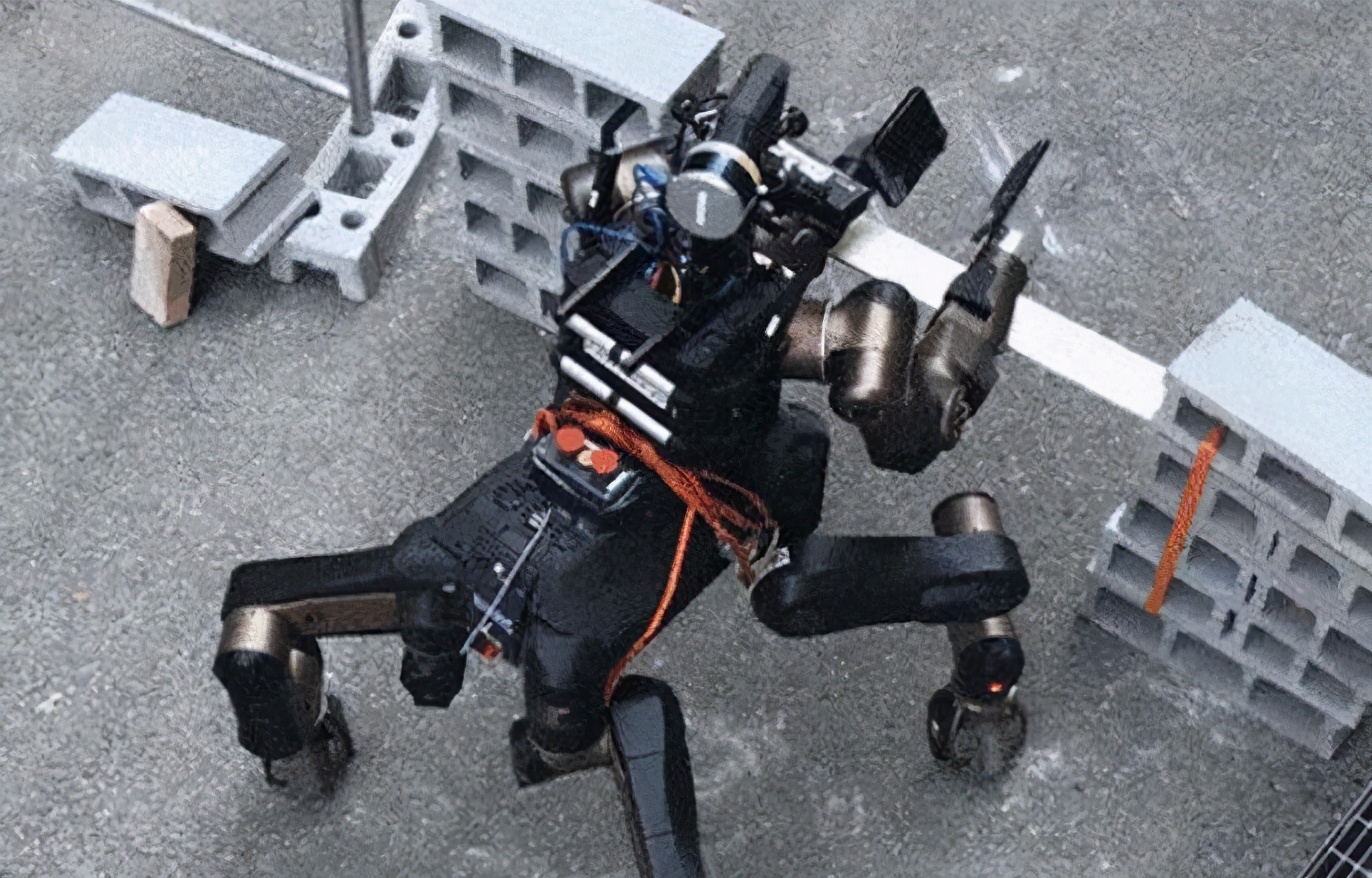 或许不久的将来,我们将看到半人马机器人将人类从危险的环境中拯救