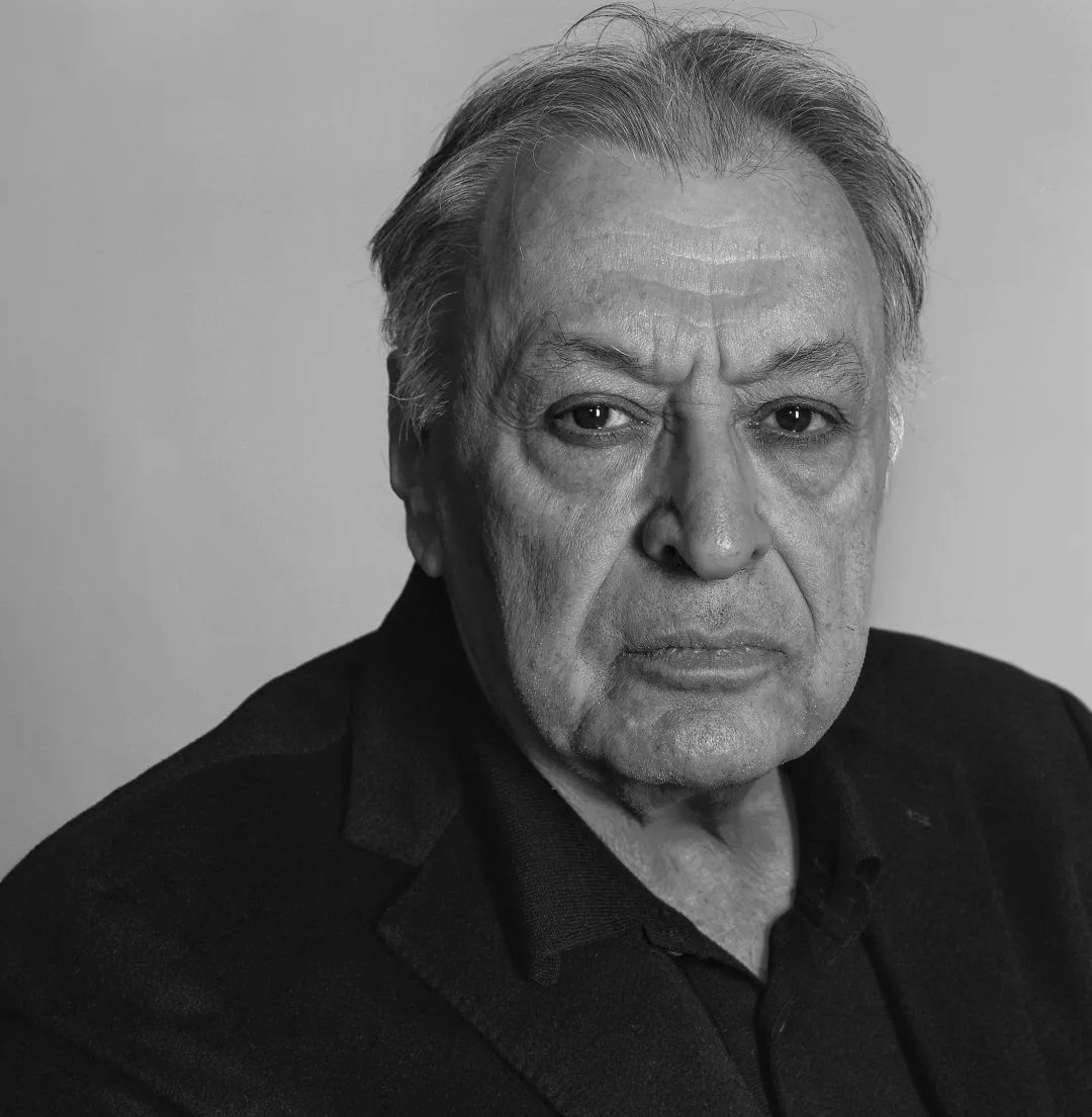 艺术家——逄小威中外文化名人肖像摄影作品展亮相国家大剧院