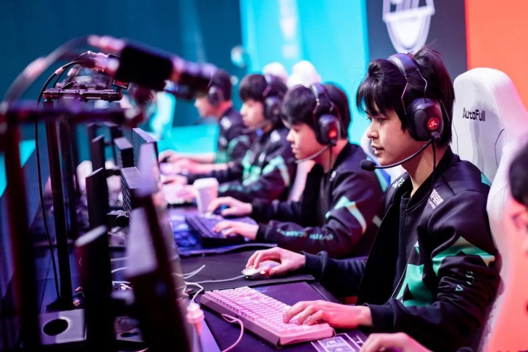 个月的青训营中,选手不仅要参与排位,训练赛,营内联赛等常规电竞训练